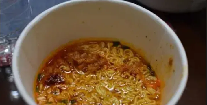 조리된 오모리 참치찌개 큰컵 라면